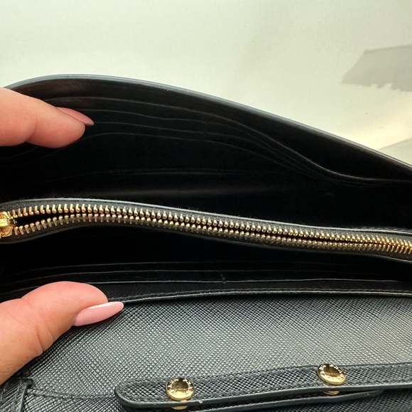 Prada Black Saffiano Bow crossbody - Picture 10 of 15